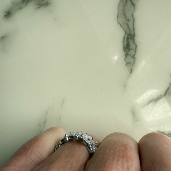 Diamond wedding band - Picture 2 of 4